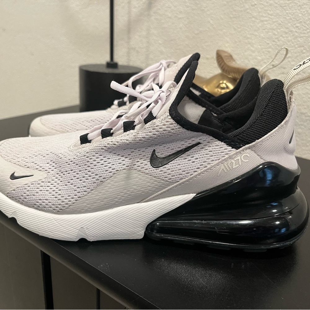 Nike Air Max 270
Vast Grey Black (Women's)